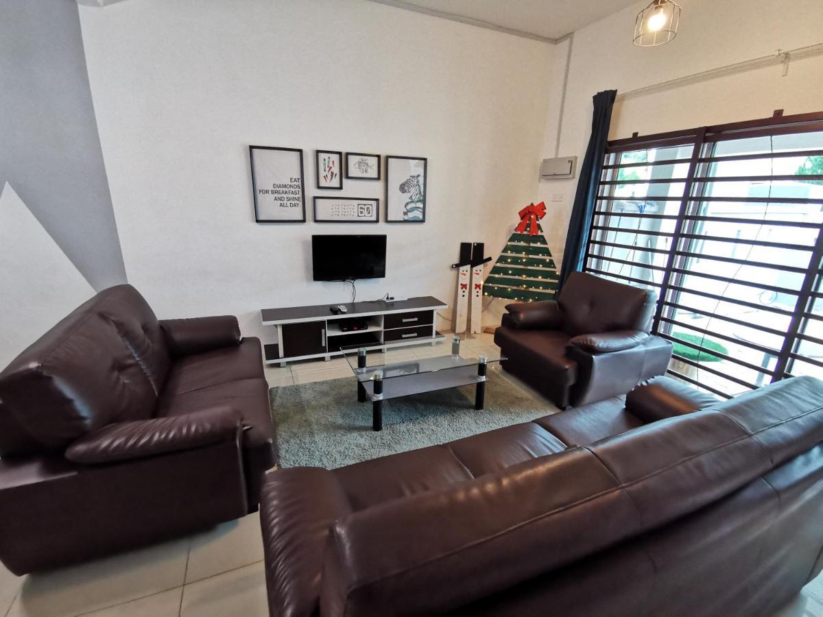 The Woodz Homestay - 2 Storey Landed House مرتفعات كاميرون المظهر الخارجي الصورة